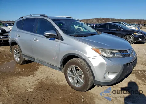 2015 Toyota Rav4 Xle z USA, uszkodzony, nr VIN 2T3RFREV4FW239120